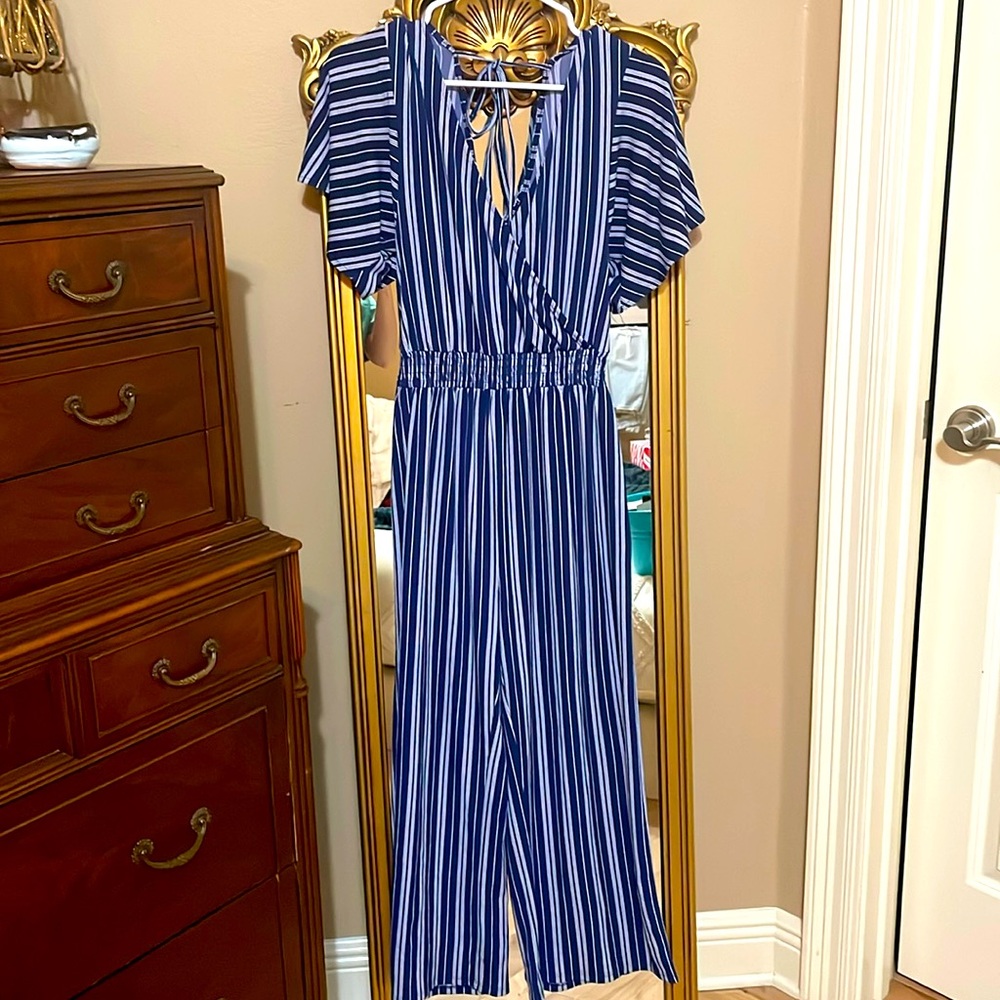 Express long jumper. Size XS. Tie back.